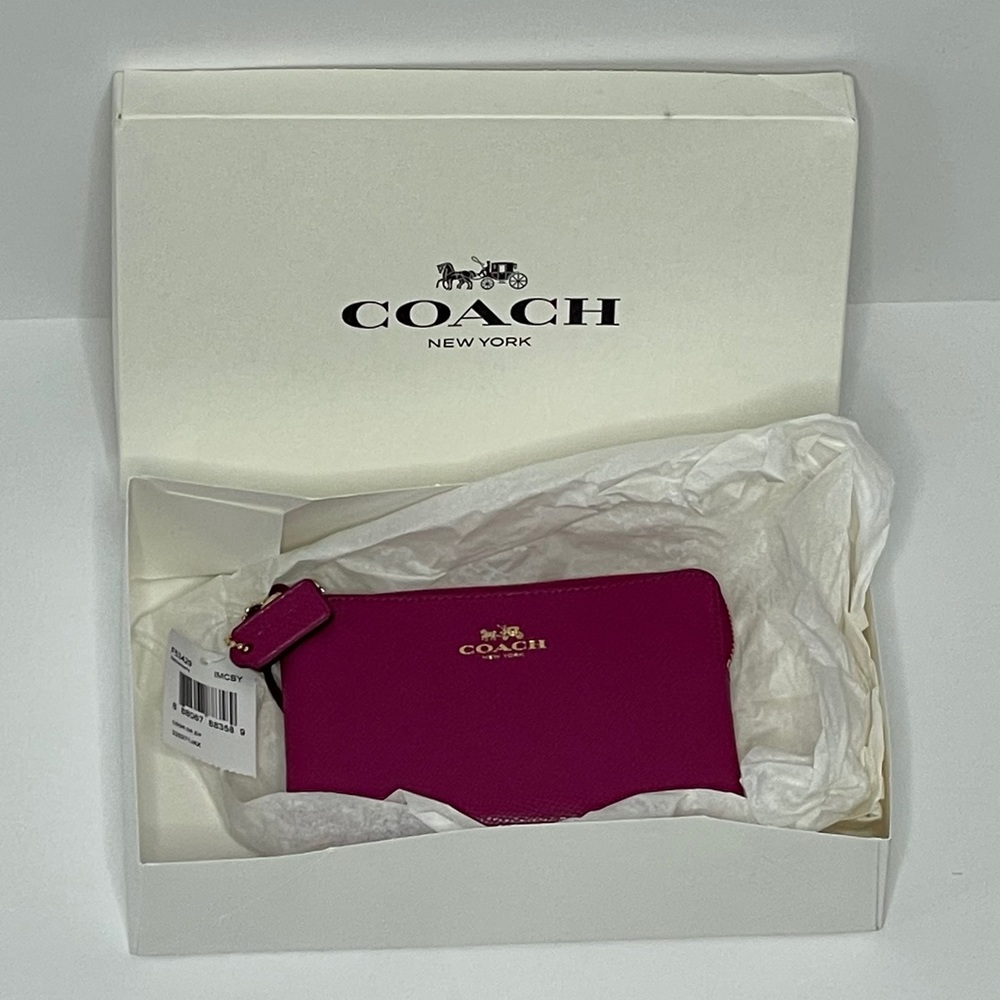 Coach cross grain leather zip wristlet purse $75